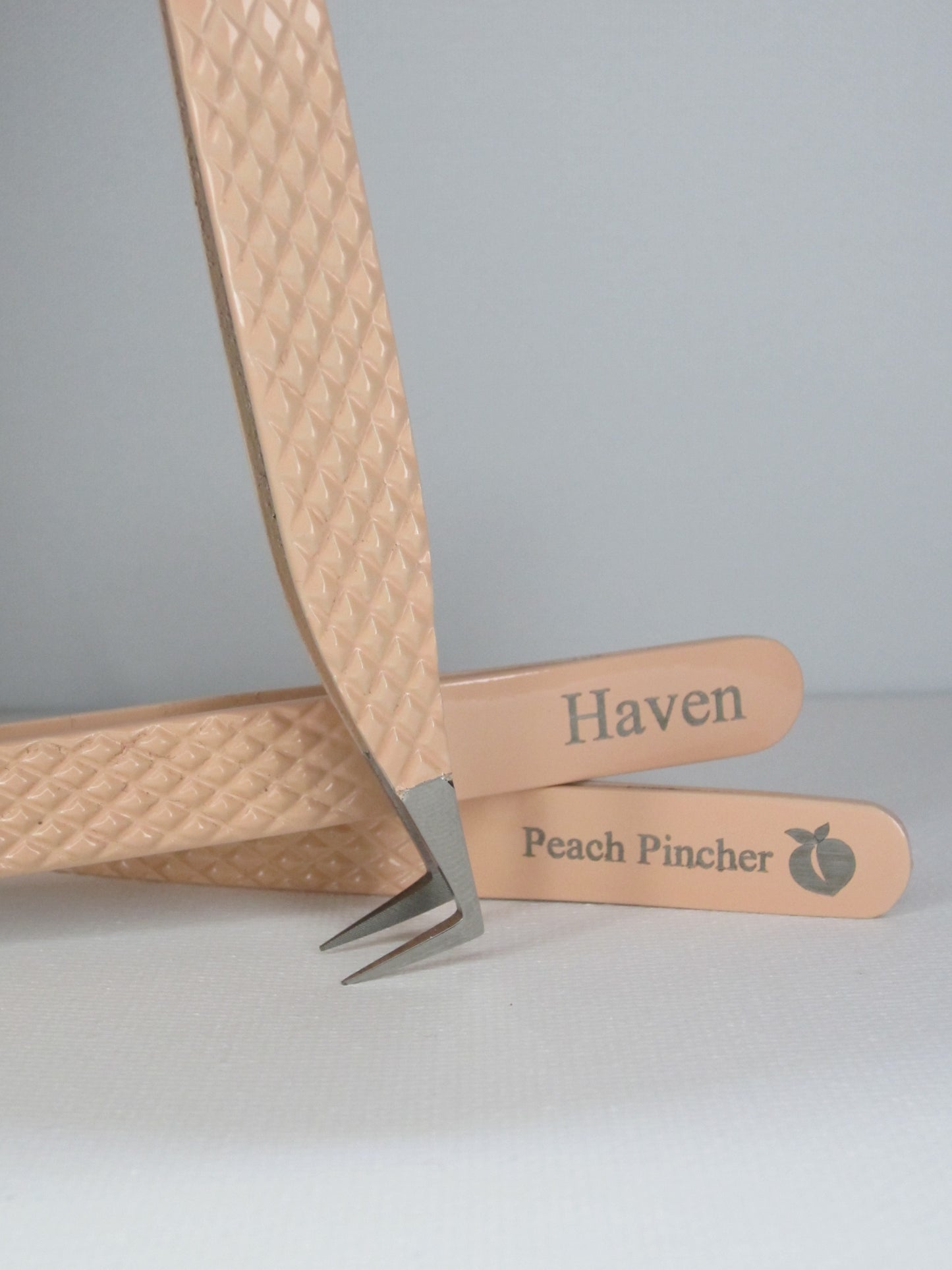 PEACH PINCHER- volume boot, microfiber tip, shorter textured handle